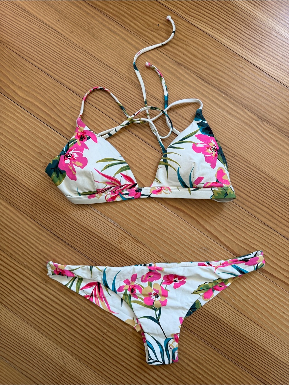 Billabong Bikini • string top • gorgeous • size L